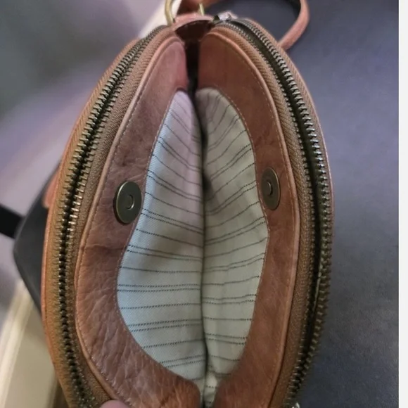 Frye Women's Brown campus Crossbody Bag/ 3 sections - Picture 7 of 8